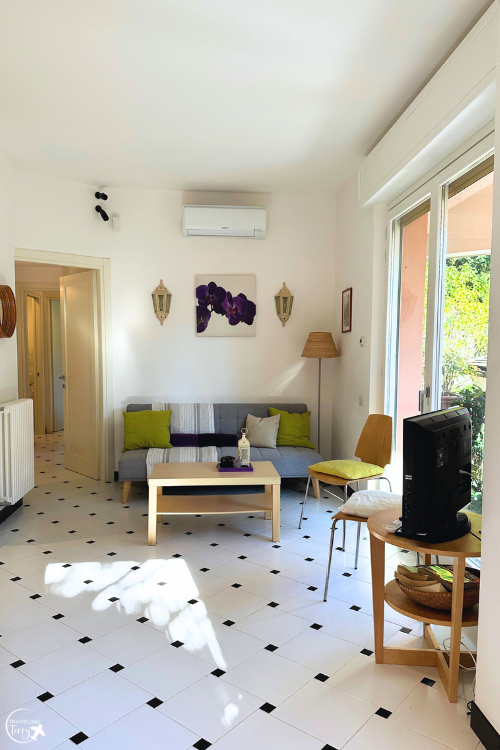 a couch and coffee table are in a living room in this 2 bedroom apartment in monterosso